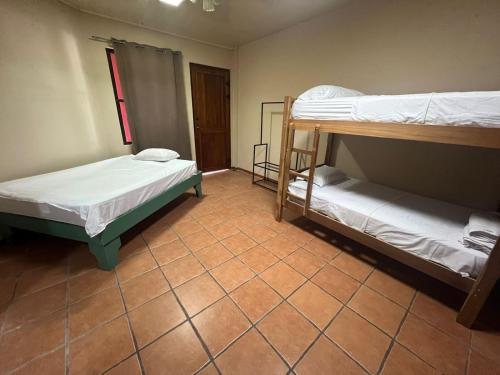 Una cama o camas en una habitación de Hospedaje Papalotes
