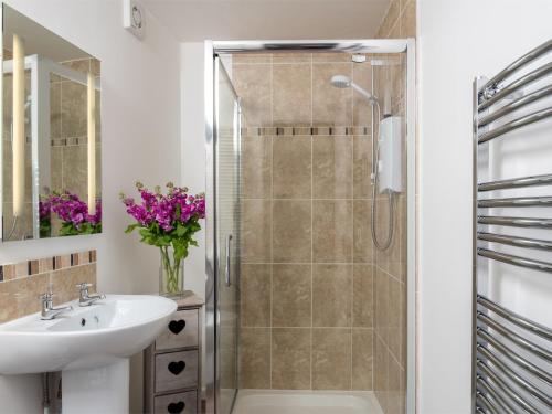 Ένα μπάνιο στο 2 Bed in Talybont-on-Usk BN102