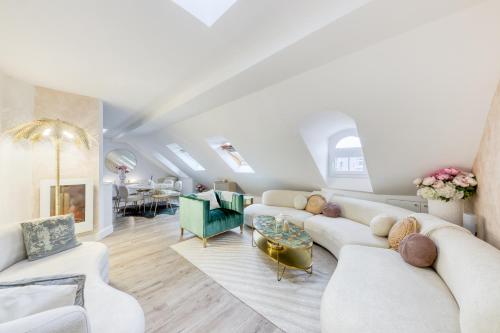 Escapade Luxe à Deux Pas des Champs-Élysées