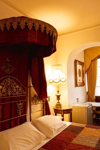 Postel nebo postele na pokoji v ubytování Parador Santa Maria La Real