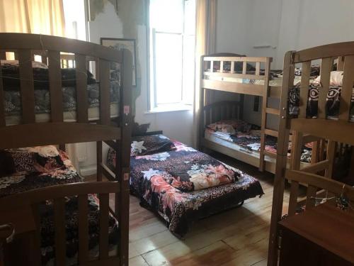 Postel nebo postele na pokoji v ubytování Backpackers Georgia