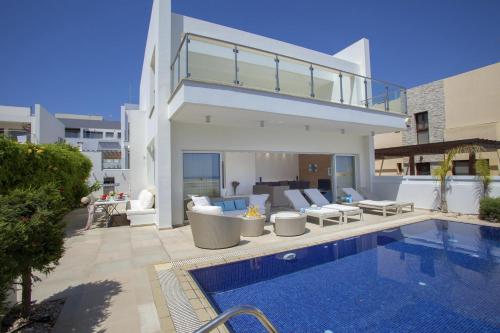 Goodness Villa offers Magnificent Coastal Views
