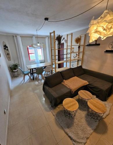 a living room with a couch and a table at Appartement calme en rdc in Vila Verde