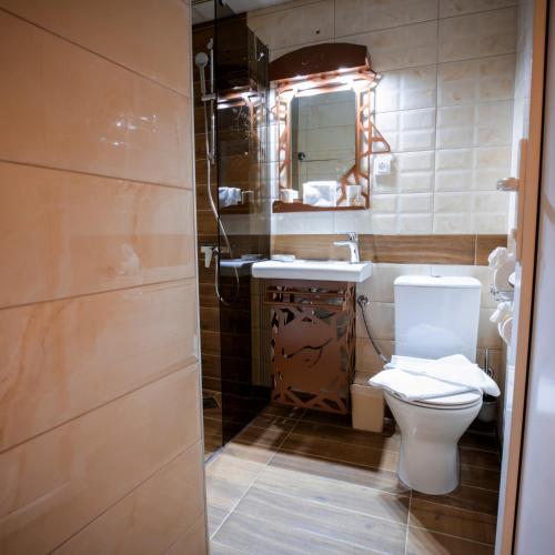 Un baño de Hotel Termal Lux & Spa