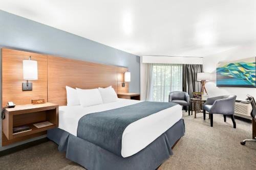 Ein Bett oder Betten in einem Zimmer der Unterkunft Hayward Inn