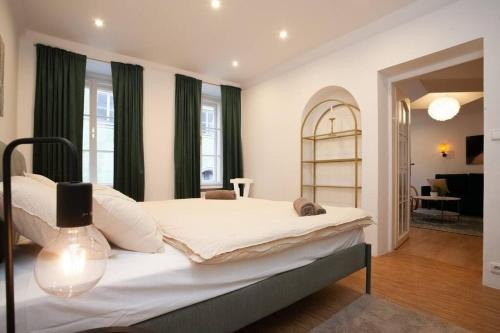 Posteľ alebo postele v izbe v ubytovaní Emerald Apartment
