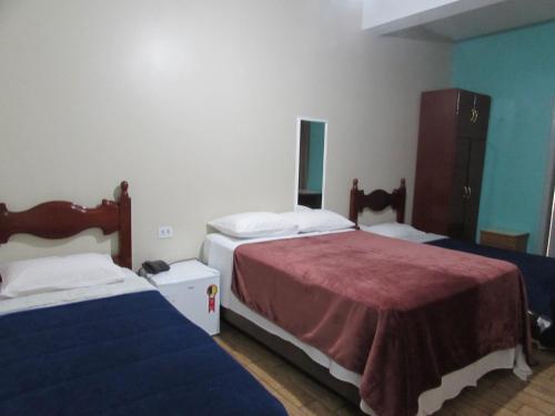 Katil atau katil-katil dalam bilik di New Comercial Palace Hotel