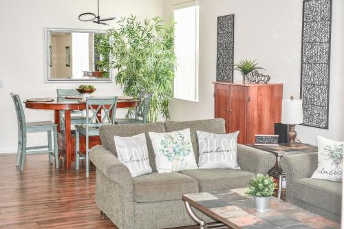 Charming family retreat with Pool & Amenities Disney & top Attractions photo 59