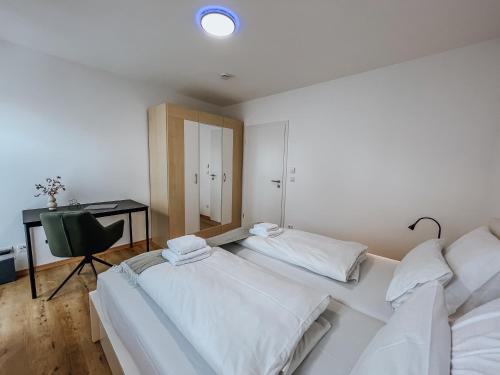 Un ou plusieurs lits dans un hébergement de l'établissement SCHEE Apartments am Löpsinger Tor