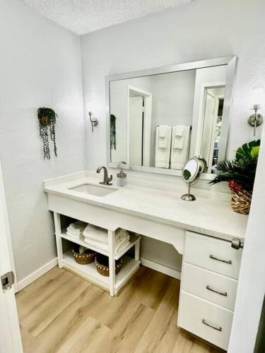 Galería fotográfica de OCEANVIEW Condo in Kapa'a FULLY remodeled 1bd and 1ba en Kapaa