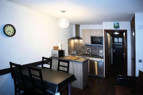 Photo de la galerie de l'établissement Résidence Le Cairn - SUPERBE STUDIO Rés. LE CAIRN - Studio 4 Pers vue pistes MAE-6591, aux Orres