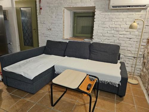 Χώρος καθιστικού στο Stone Three bedroom house with rooftop terrace