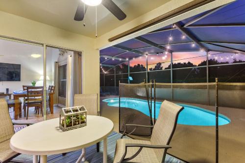 Bazén v ubytování Pool Villa Near Disney nebo v jeho okolí