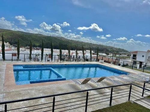 Πισίνα στο ή κοντά στο Lupita Valle Escape Condo