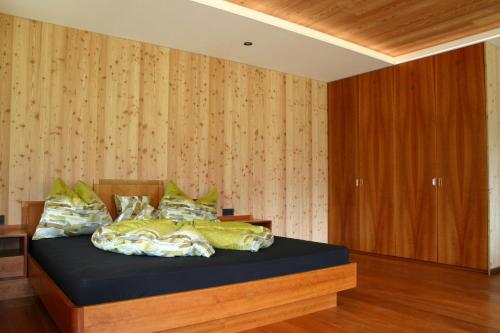 a bedroom with a bed with yellow pillows at Rumwaldhof - Wohnung Calendula in Solda