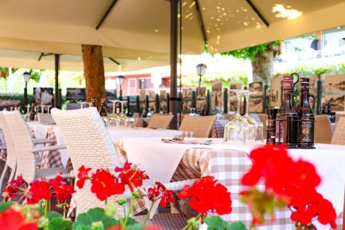Un restaurante u otro lugar para comer en Hotel Dependance Silvestro
