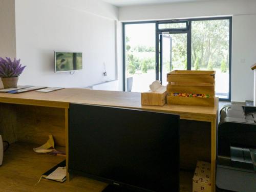 an office with a desk with a computer on it at Motel Anić in Novi Travnik