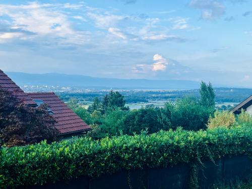 a view of the countryside from a house at Coquette maisonnette - Vue Jet d'eau - Lac Léman in Bossey