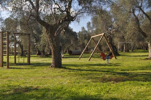 Area giochi per bambini di Bio Agriturismo Corte degli Ulivi