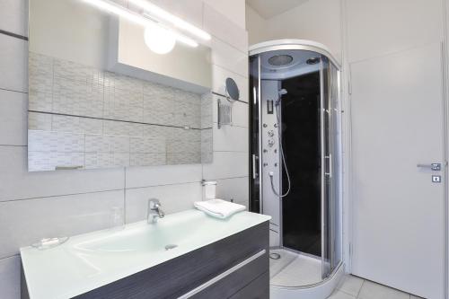 Koupelna v ubytování Como Lake Suites