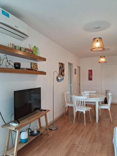 a living room with a table and a tv at Recoleta - Fantástico departamento in Buenos Aires