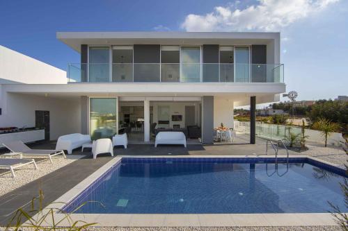Brand New Luxurious Villa With Pool
