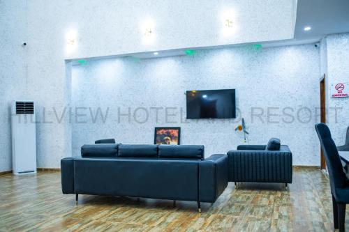 TV a/nebo společenská místnost v ubytování Hillview Hotel and Resort, Ajebamidele, Ado-Ekiti, Nigeria