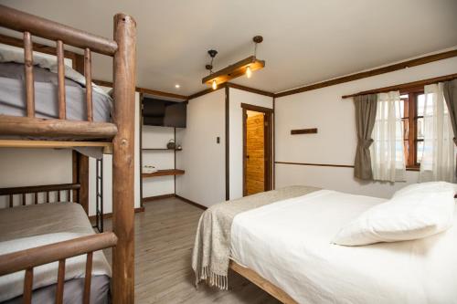 Ένα ή περισσότερα κρεβάτια σε δωμάτιο στο Rustika Hotel