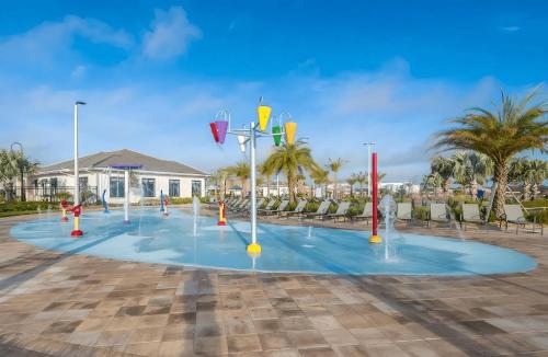 a basketball court in a parking lot with palm trees at Storey Lake 4BR w/ Private Pool near Disney in Kissimmee