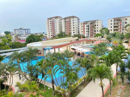 בריכת השחייה שנמצאת ב-Playa Almedro RESORT או באזור
