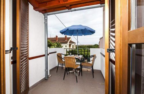 Apartments with parking space Rovinj - 22528