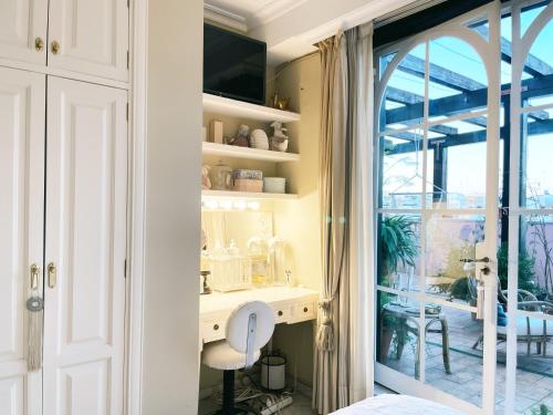 a room with a sink and a desk with a window at Ático la Estrella in Alcalá de Guadaira
