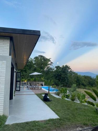 Kolam renang di atau dekat dengan Finca Calathea