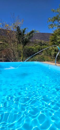 Kolam renang di atau dekat dengan Espaço Villa Pella - Chalé Cravo