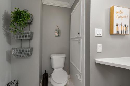 Ένα μπάνιο στο Urban Retreat 1BR with Free Park