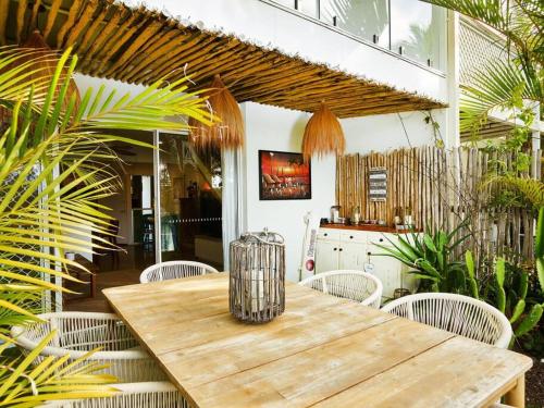 ゴールドコーストにあるElanora 3 bedroom apartmentのギャラリーの写真