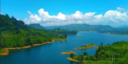 an aerial view of a river with islands in the water at Daresh home stay in Maskeliya