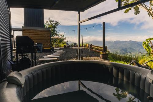 תמונה מהגלריה של Ferrous Paradise - Tiny Container home in Adjuntas באדחונטס