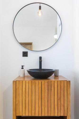 a bathroom with a black sink and a mirror at Oporto Charming Studio Gaia in Vila Nova de Gaia