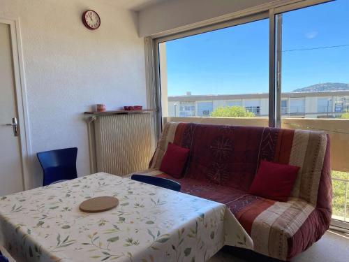 Photo de la galerie de l'établissement Appartement T2 ensoleillé avec parking privatif à partir de 2025, climatisation et proche des Thermes - FR-1-553-268, à Balaruc-les-Bains