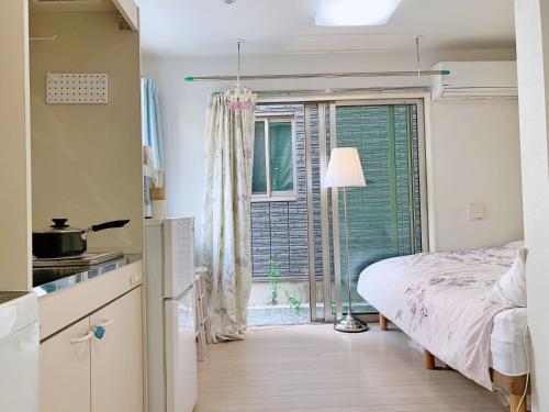 a small bedroom with a bed and a window at JR t akadababa subway 5 mins walk! Newly building 新築! 高田馬場駅 徒歩圏内大人気! Shinjuku新宿圈!高速无限制Wi-FI BC in Tokyo