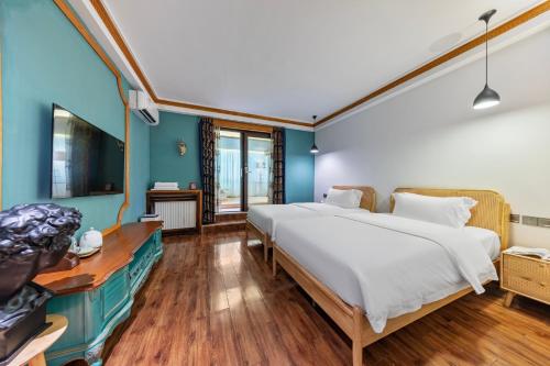 a bedroom with a large bed and a desk at Pandora Vista Retreat in Zhangjiajie
