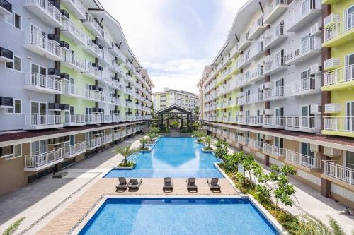 Бассейн в AMANI 132B with Pool View, Near Airport, Mall, Free Pool, Gym, Netflix, 200 Mbps Wi-fi или поблизости