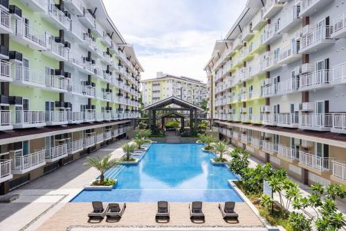 Бассейн в AMANI 132B with Pool View, Near Airport, Mall, Free Pool, Gym, Netflix, 200 Mbps Wi-fi или поблизости