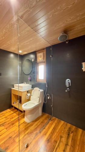 Koupelna v ubytování FAYUL RETREAT - India Highest Glamp and EcoLuxury Stay