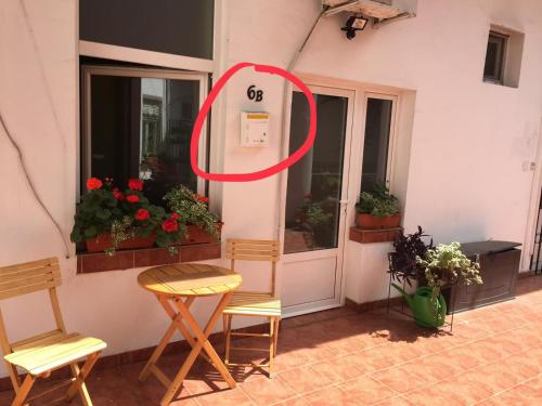 a room with two chairs and a sign that says go at Novi Sad Centar 6B in Novi Sad