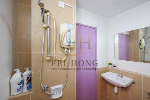 a bathroom with a shower and a sink at Serdang Resort-Style Family Suite #Babycot #15 Pax in Seri Kembangan