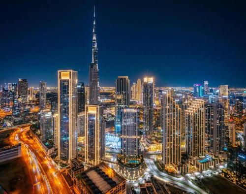 5 Star Apartment with Burj View Infinity Pool and Gym Spa