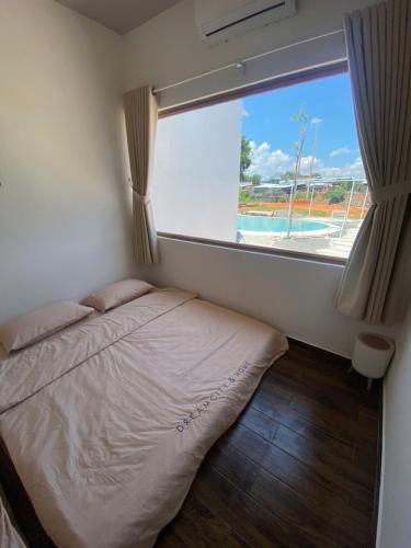 Ένα ή περισσότερα κρεβάτια σε δωμάτιο στο Homestay Phú Xuân
