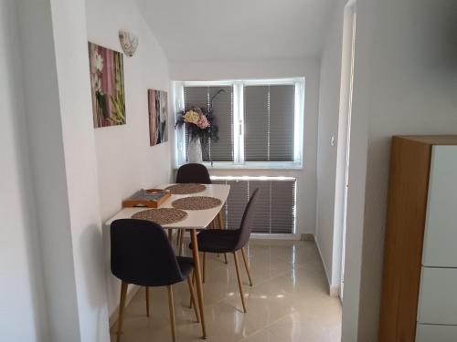 Apartment in Biograd na Moru with Balcony, Air conditioning, Wi-Fi, Dishwasher (4818-4)